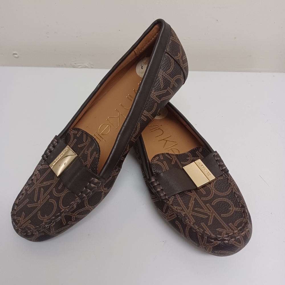 Calvin Klein Women's Siz 6 1/2 Brown Embossed Leather Loafers